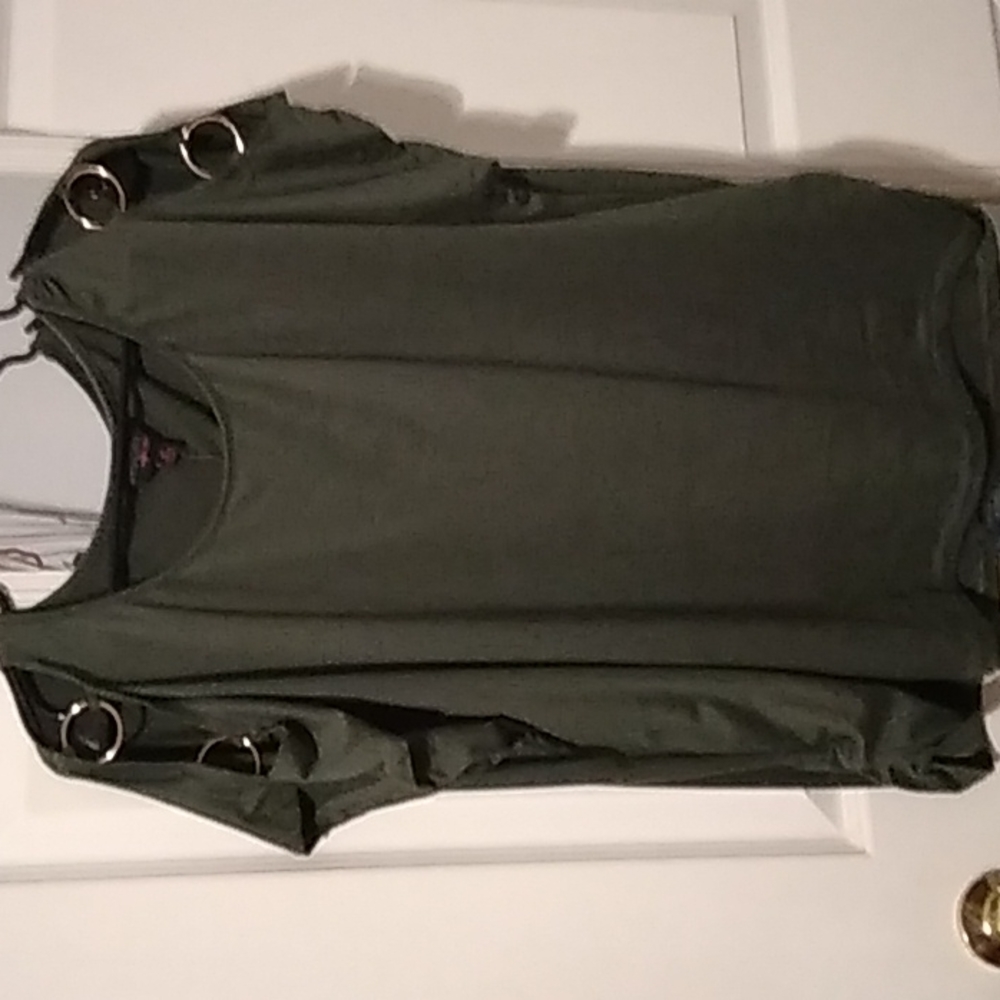 Discreet blouse